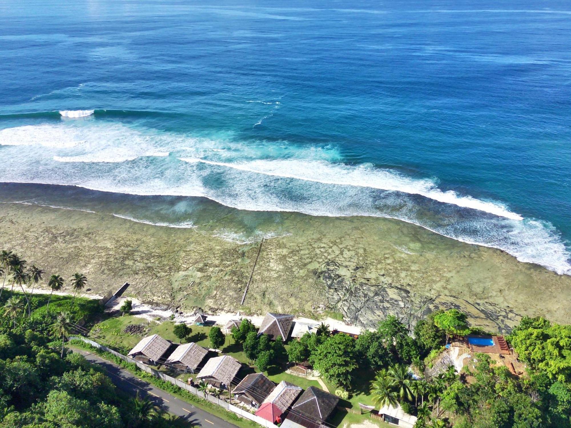 Baturundung Surf Resort Naibos Exterior photo